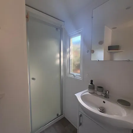 Κάμπινγκ Mobil 4-6 Personnes A Dans 4 Etoiles Messanges (Landes)